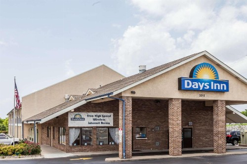 Days Inn by Wyndham Nashville N Opryland/Grand Ole Opry - image 2