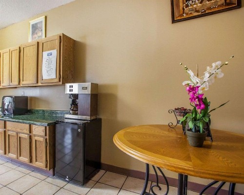 Rodeway Inn Nashville Airport - image 5