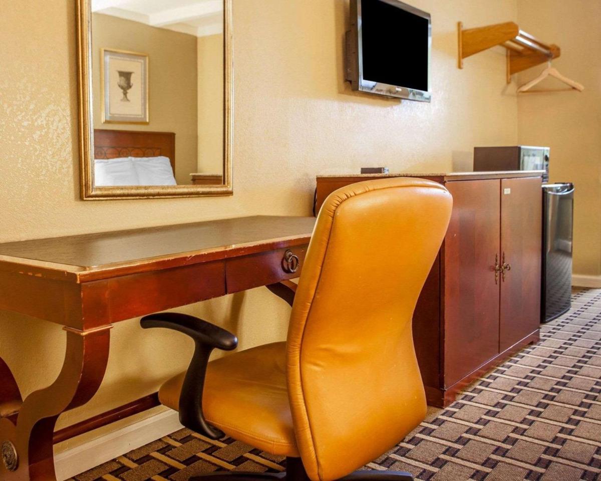 Rodeway Inn Nashville Airport - image 6