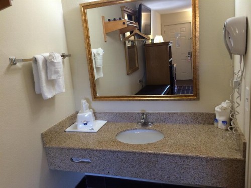 Americas Best Value Inn Near Downtown Nashville - image 14