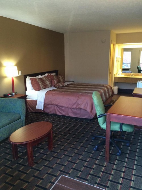 Americas Best Value Inn Near Downtown Nashville - image 15