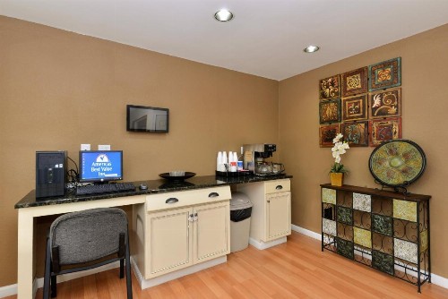 Americas Best Value Inn Near Downtown Nashville - image 16