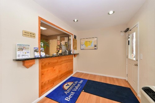 Americas Best Value Inn Near Downtown Nashville - image 17