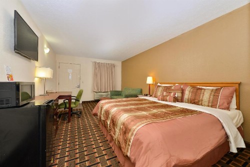 Americas Best Value Inn Near Downtown Nashville - image 21