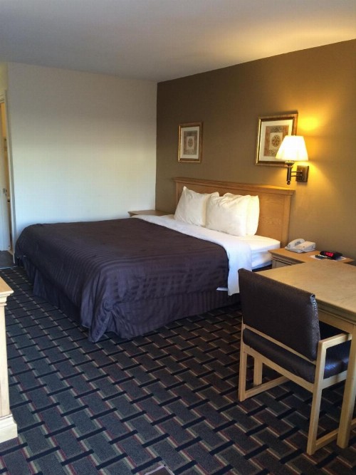 Americas Best Value Inn Near Downtown Nashville - image 4
