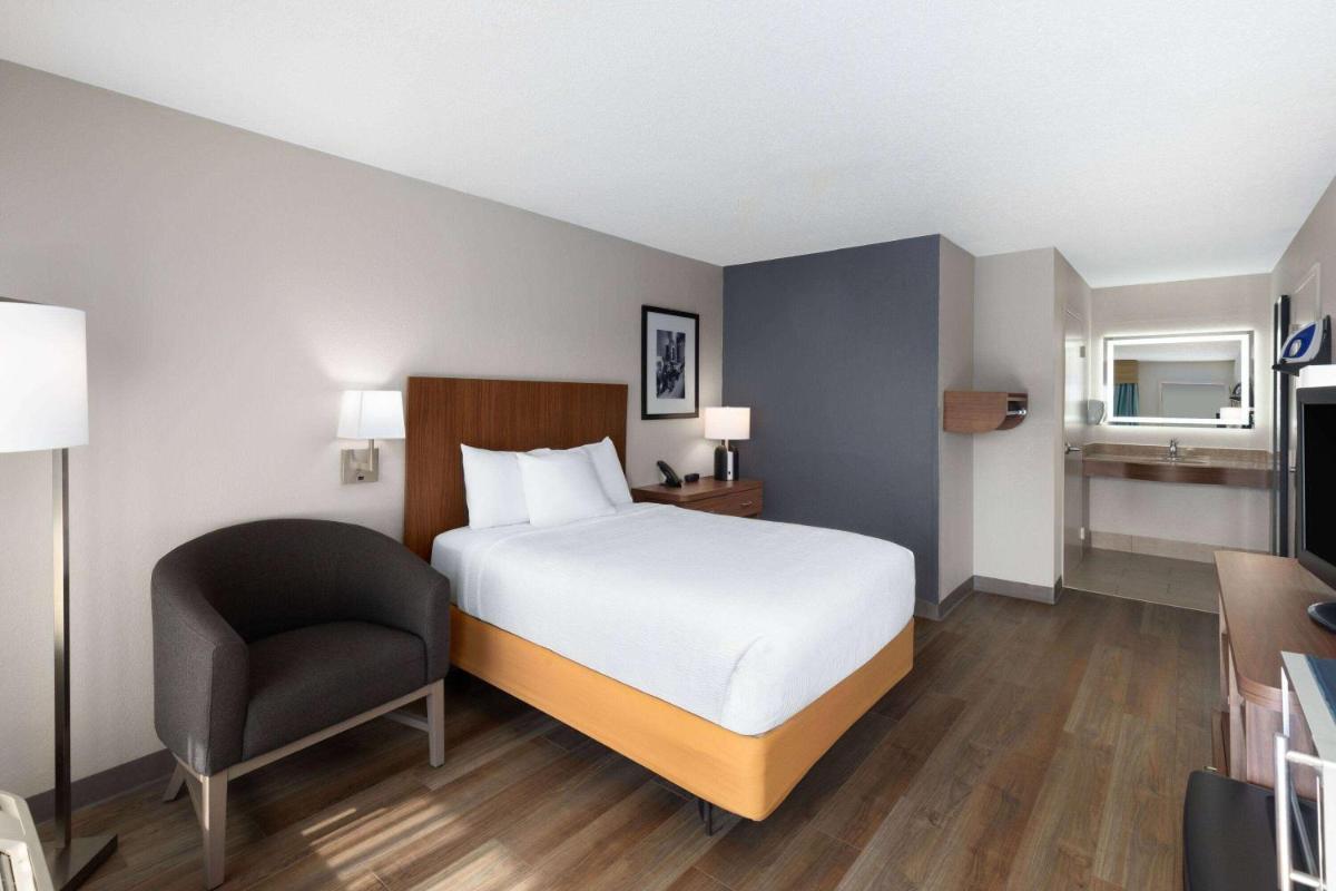 Baymont by Wyndham Nashville Airport - image 2