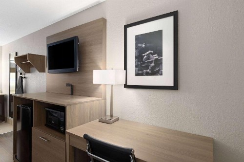 Baymont by Wyndham Nashville Airport - image 35