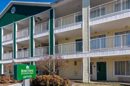 HomeTowne Studios by Red Roof Nashville - Airport/Briley Pkwy - image 5