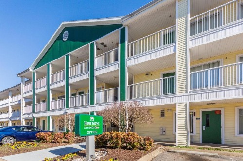 HomeTowne Studios by Red Roof Nashville - Airport/Briley Pkwy - image 8