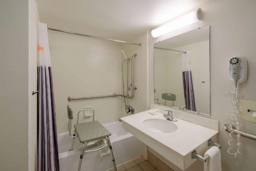 La Quinta Inn by Wyndham Nashville South - image 19