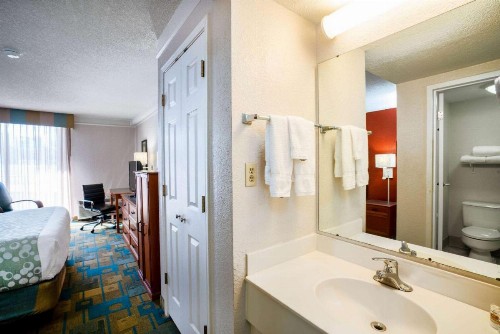 La Quinta by Wyndham Nashville Airport/Opryland - image 24