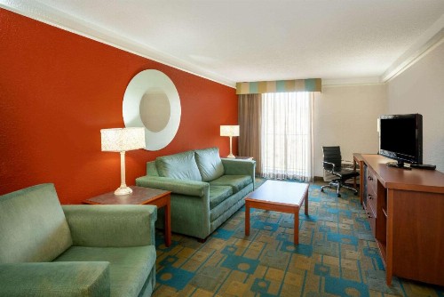 La Quinta by Wyndham Nashville Airport/Opryland - image 46