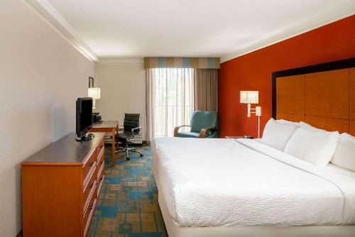 La Quinta by Wyndham Nashville Airport/Opryland - image 48