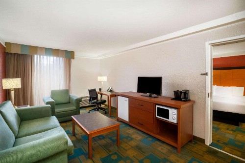 La Quinta by Wyndham Nashville Airport/Opryland - image 49
