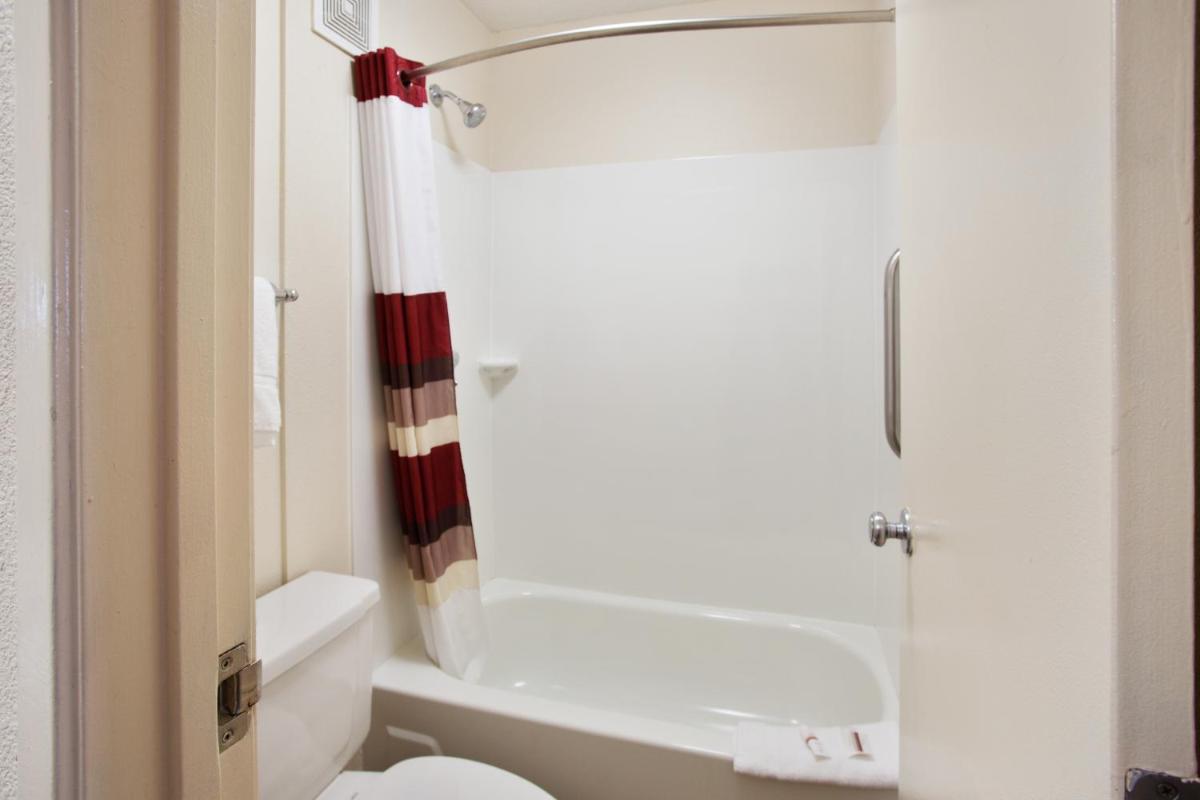 Red Roof Inn PLUS+ Nashville Fairgrounds - image 2