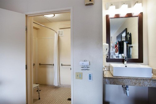 Red Roof Inn PLUS+ Nashville Fairgrounds - image 4