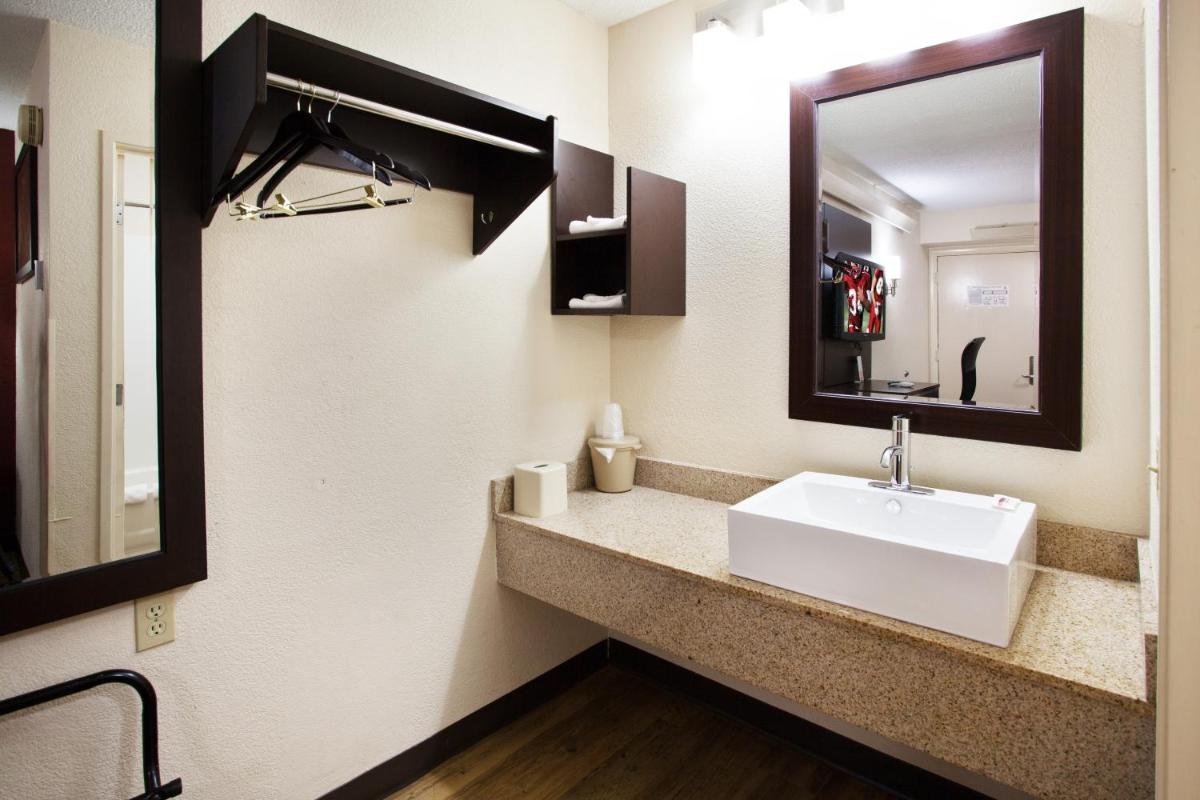 Red Roof Inn PLUS+ Nashville Fairgrounds - image 5