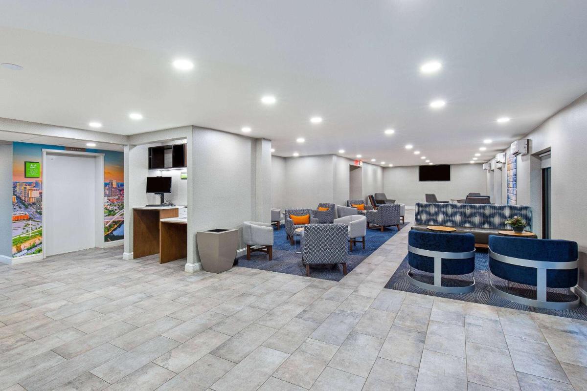 La Quinta by Wyndham Nashville Airport - image 5