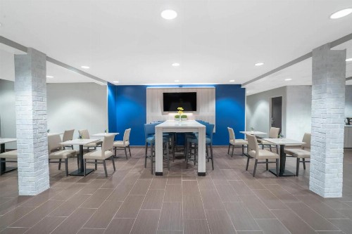 Microtel Inn & Suites by Wyndham Nashville - image 3
