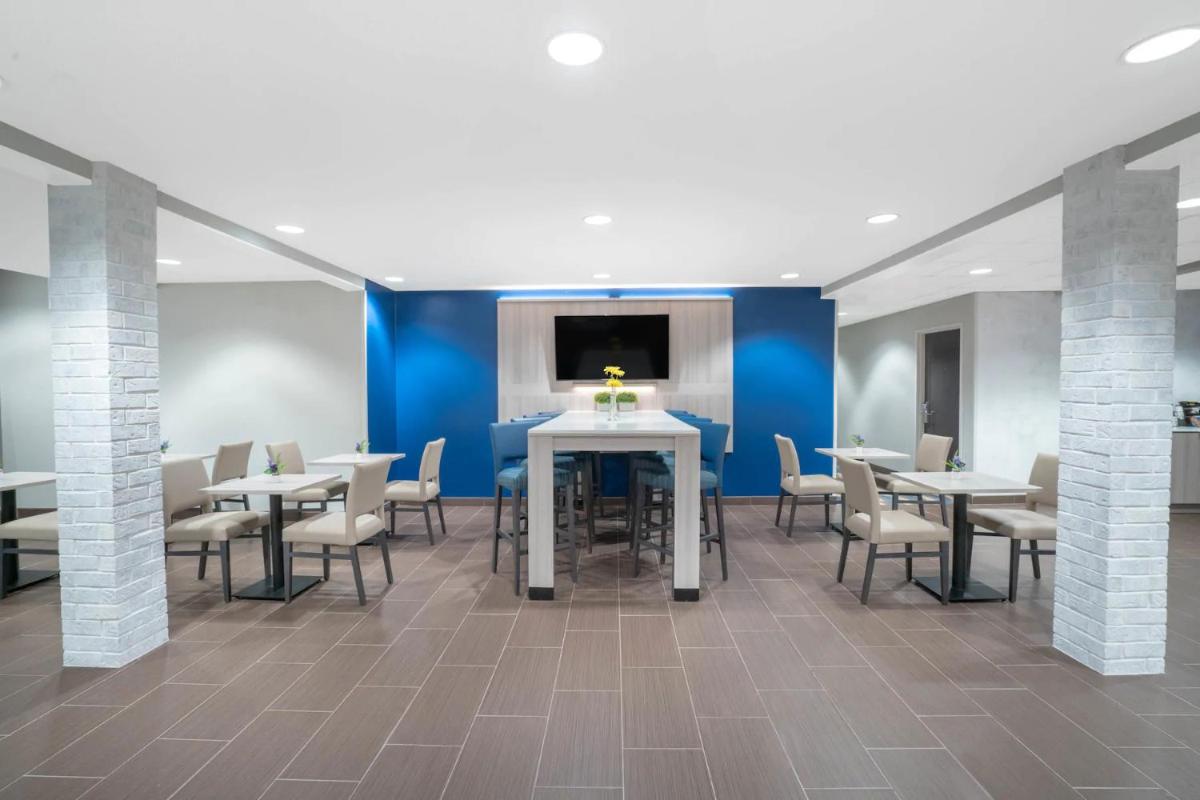 Microtel Inn & Suites by Wyndham Nashville - image 3