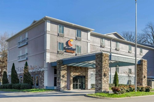 Comfort Suites Airport Nashville - image 1