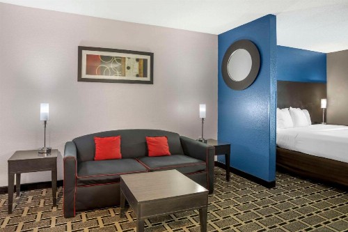 Comfort Suites Airport Nashville - image 14
