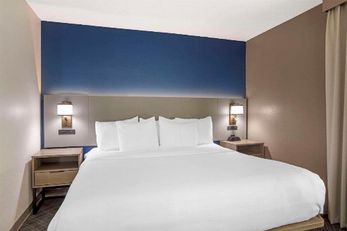 Comfort Suites Airport Nashville - image 16