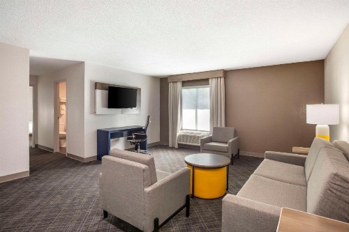 Comfort Suites Airport Nashville - image 21