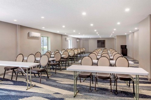 Comfort Suites Airport Nashville - image 30