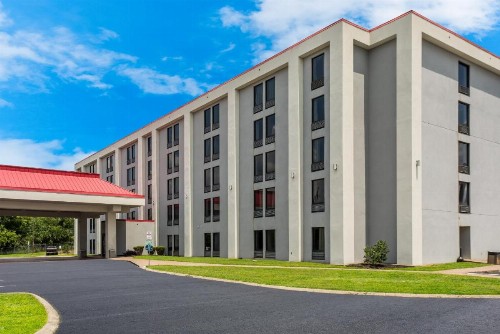 Red Roof Inn Nashville - Music City - image 2