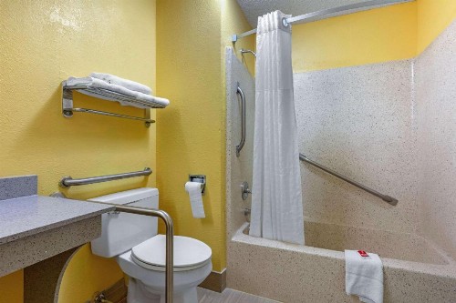 Econo Lodge Nashville Airport East - image 11