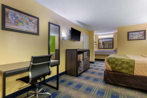 Econo Lodge Nashville Airport East - image 12