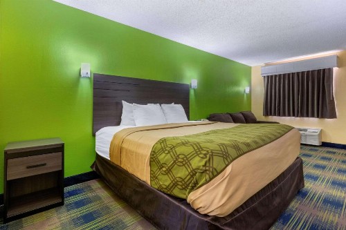 Econo Lodge Nashville Airport East - image 18