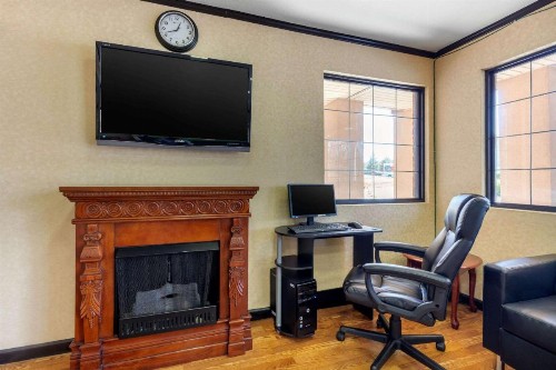 Econo Lodge Nashville Airport East - image 2