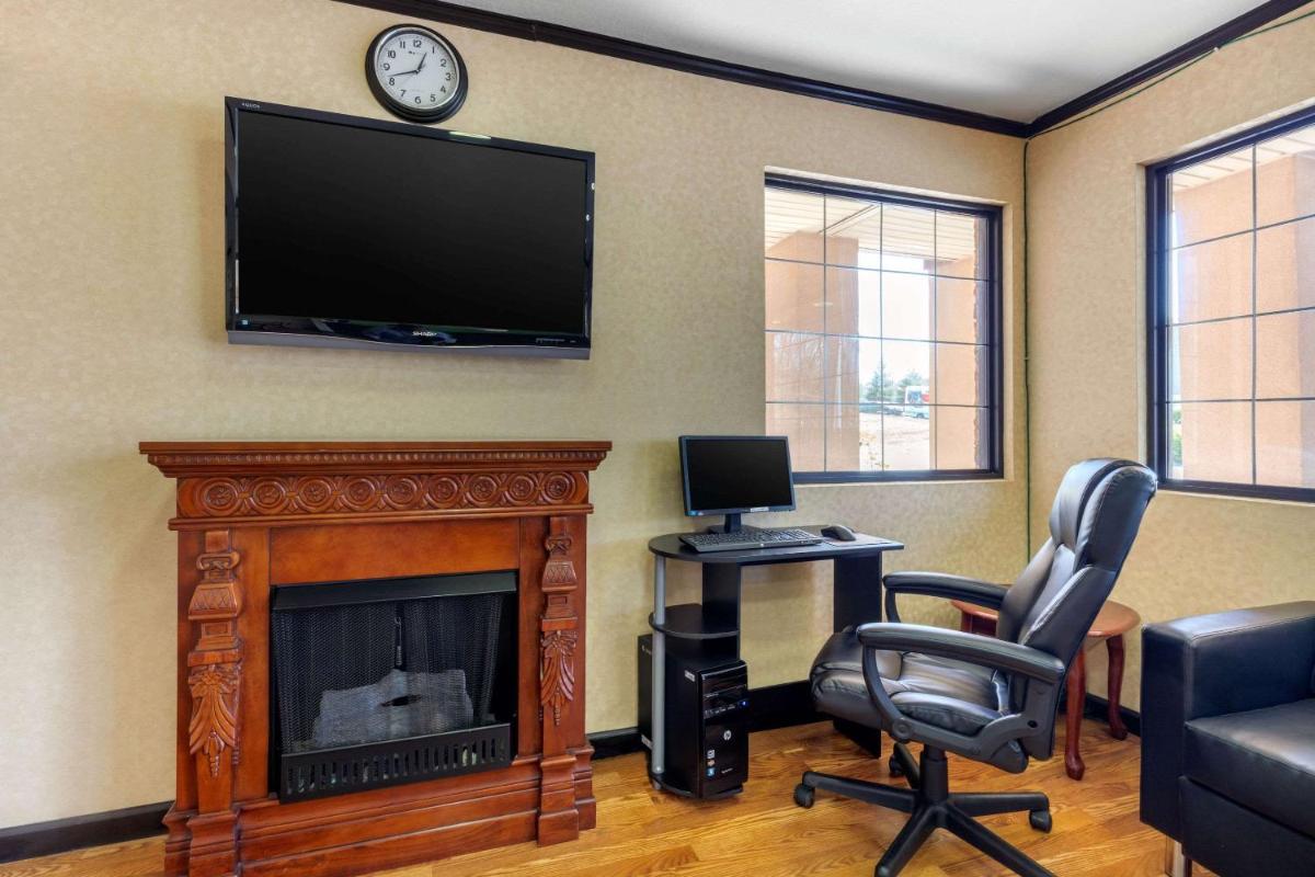 Econo Lodge Nashville Airport East - image 2