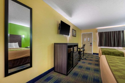Econo Lodge Nashville Airport East - image 22
