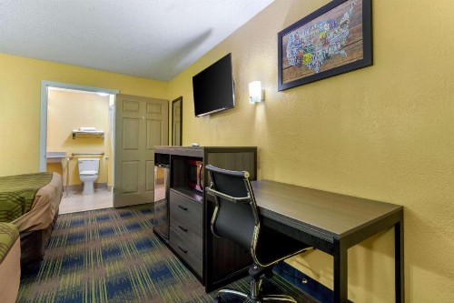Econo Lodge Nashville Airport East - image 24