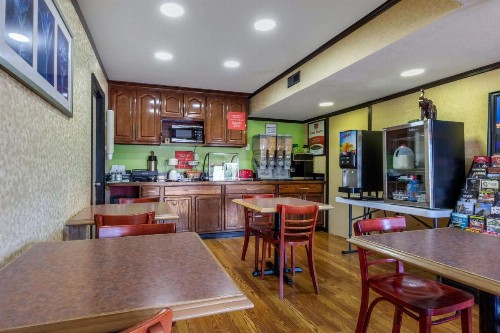 Econo Lodge Nashville Airport East - image 28