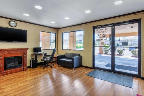 Econo Lodge Nashville Airport East - image 5
