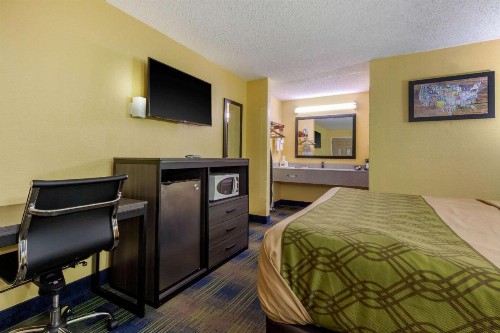 Econo Lodge Nashville Airport East - image 8