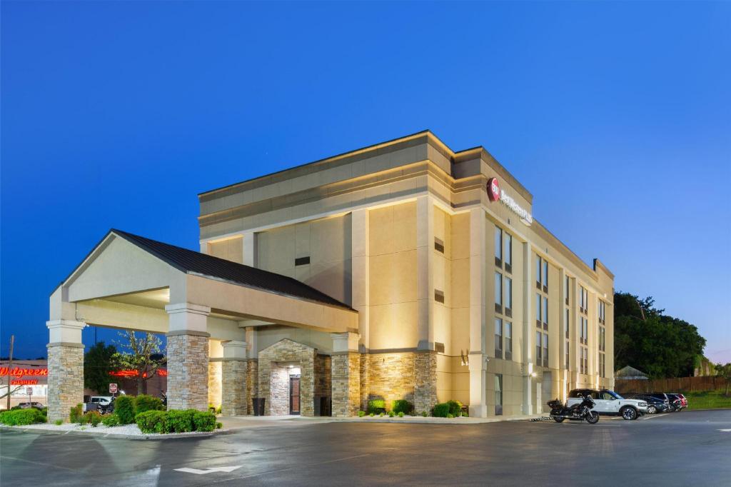 Best Western Plus Belle Meade Inn & Suites - main image