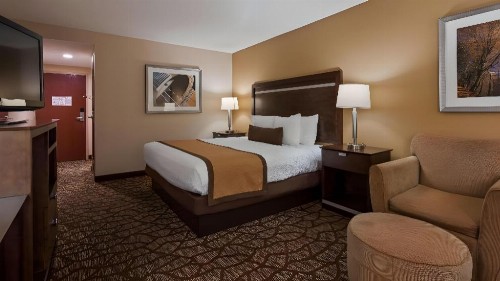Best Western Plus Belle Meade Inn & Suites - image 18