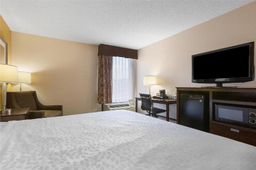 Best Western Plus Belle Meade Inn & Suites - image 40