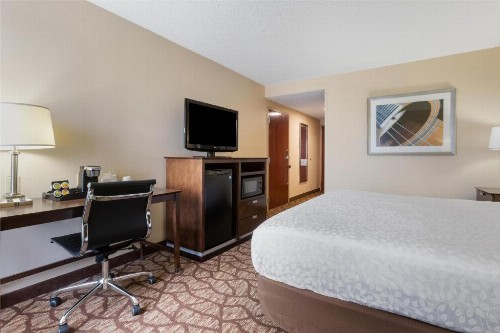 Best Western Plus Belle Meade Inn & Suites - image 42