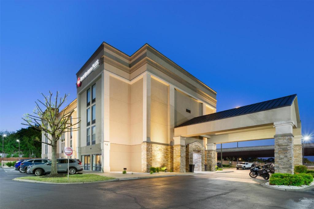 Best Western Plus Belle Meade Inn & Suites - image 6
