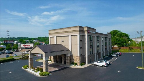 Best Western Plus Belle Meade Inn & Suites - image 9