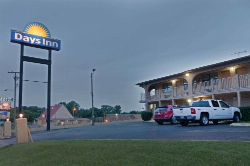 Days Inn by Wyndham Downtown-Nashville West Trinity Lane