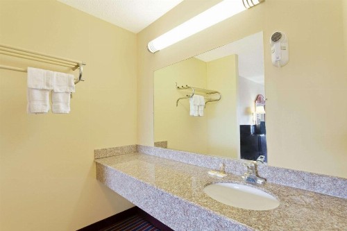 Days Inn by Wyndham Downtown-Nashville West Trinity Lane - image 10