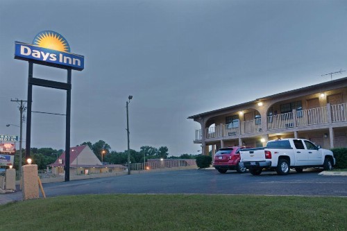 Days Inn by Wyndham Downtown-Nashville West Trinity Lane - image 8