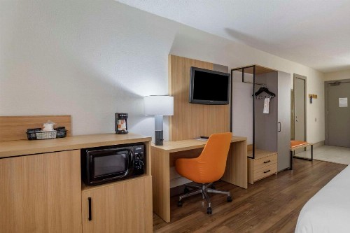 Quality Inn Nashville Downtown - Stadium - image 11